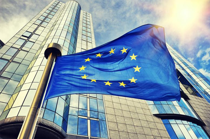 El BBVA alerta de &lsquo;nubarrones&rsquo; por la ca&iacute;da del consumo y el fin de los fondos europeos