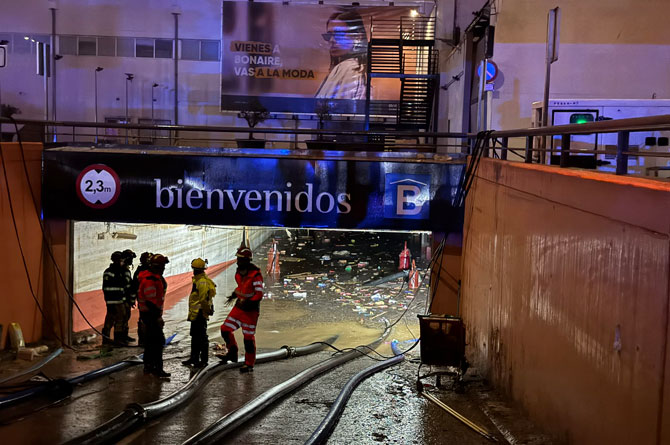 Una de las entradas al aparcamiento subterráneo del centro comercial de Bonaire