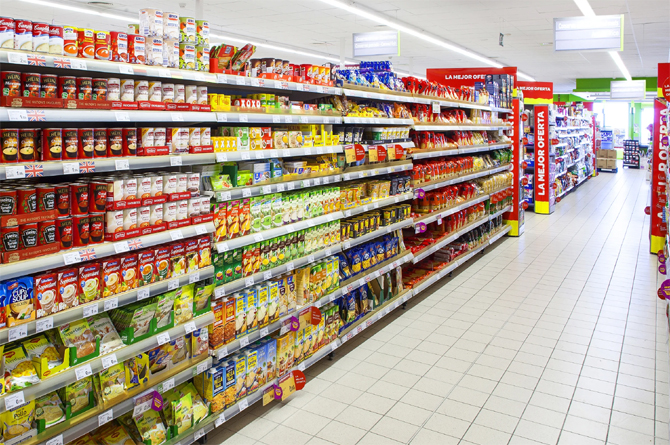 Interior de un supermercado Dialprix