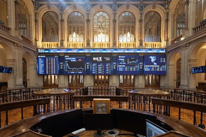 Interior del edificio de la Bolsa en la Plaza de la Lealtad, en Madrid