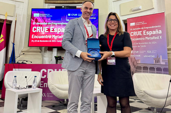 Carlos Caballero, director de UCAM HiTech, recibe el galardón