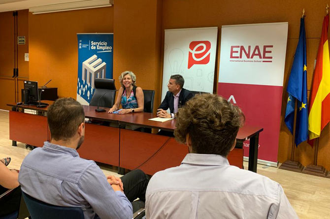 Mercedes Bernabé y Miguel López, director general de ENAE