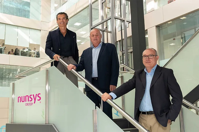 Francisco Gavilán, de Nunsys, y Santiago Llorente y Enrique Ruiz, de Gispert Business (Toshiba Murcia)
