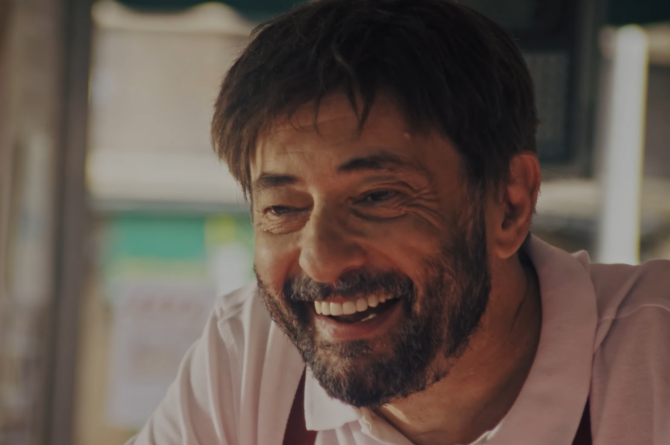 Imagen del actor Jordi Sánchez en el vídeo de El Pozo Extratiernos