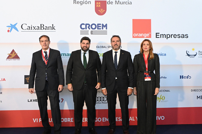 Fernando Cueto, director del CEO Congress, López Miras, Miguel López Abad (presidente de Croem) y la consejera de Empresa, Marisa López Aragón