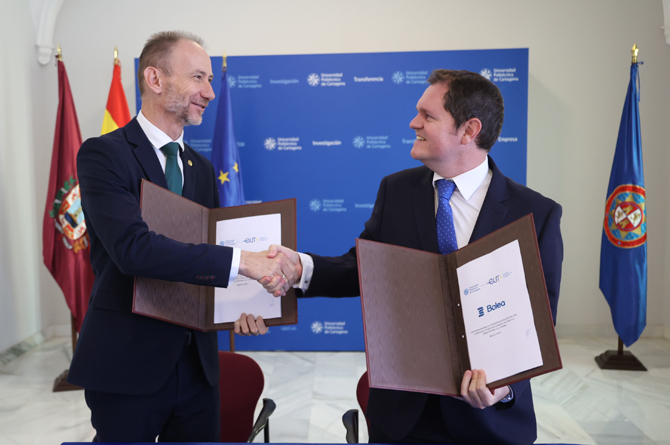 El rector junto al gerente de la compañía, Pedro Saura Bolea, egresado de la UPCT