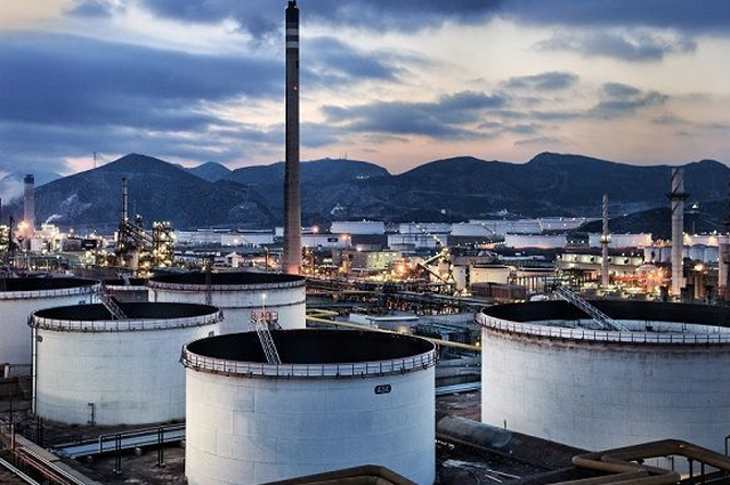 Las exportaciones de productos químicos apenas han superado los 1.100 millones hasta septiembre