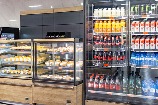 Sección de platos 'Listos para comer' y bebidas refrigeradas de un Mercadona