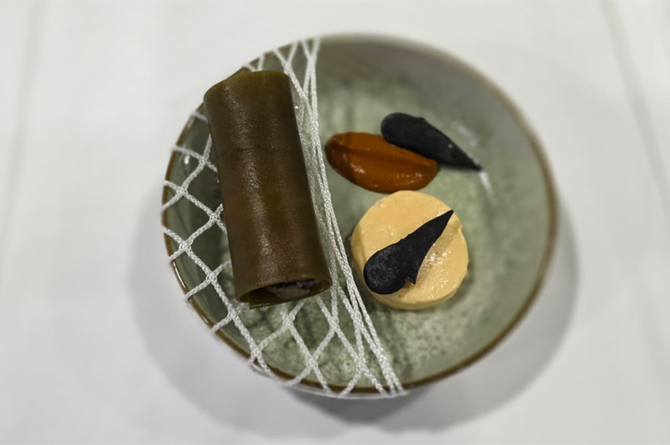 El plato ganador: ‘Dorada Kumbujime con salsa de caldero negro y coquitas con alioli'