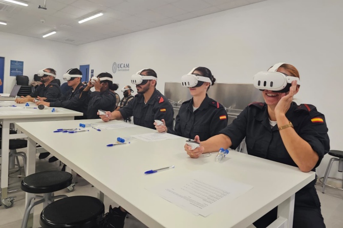 Militares de la Escuela de Infantería de Marina ‘General Albacete y Fuster’ de Cartagena durante una de la sesión de formación del proyecto en UCAM Cartagena