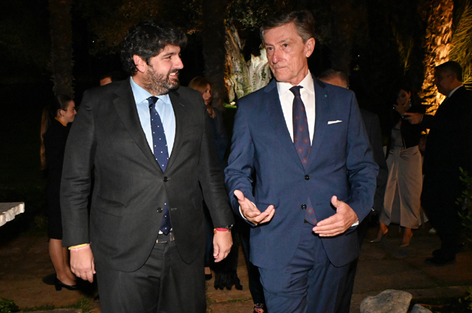 López Miras y José María Tortosa, presidente de la Asociación Murciana de Empresa Familiar, Amefmur