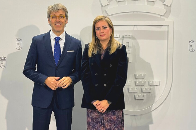 El consejero Luis Alberto Marín y Ana López Oña, directora del Icref El consejero Luis Alberto Marín y Ana López Oña, directora del Icref