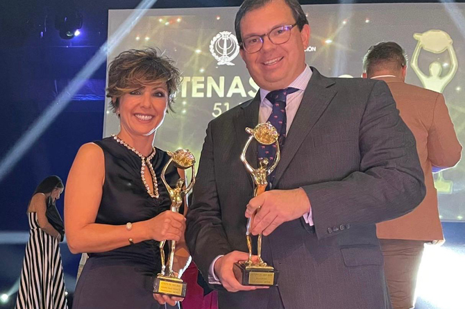 Adrián Pérez, director general de Aquadeus y Sonsoles Ónega, otra de las premiadas
