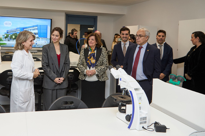 Visita a una de las aulas del campus de la UCAM en Madrid