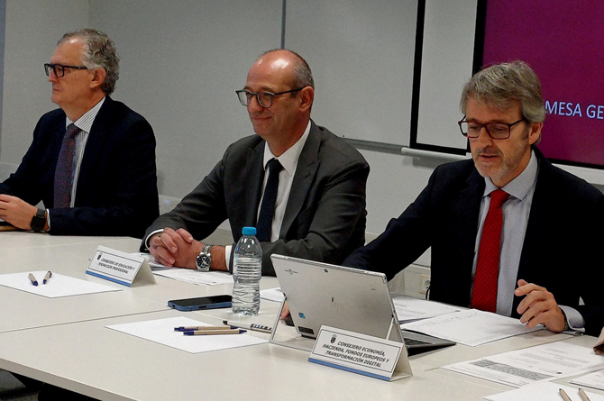 De izquierda a derecha, los consejeros de Salud, Educación y Hacienda