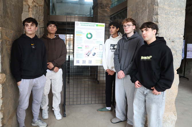 Francisco Jes&uacute;s C&aacute;novas, Achraf Lemdoun, Jos&eacute; Manuel Martinez, Andr&eacute;s Mart&iacute;nez y Diego Torrente han desarrollado el administrador de insulina