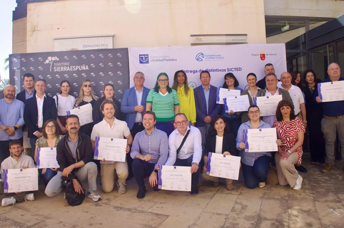 Entrega de certificaciones del Sicted por la directora de Calidad Turísticas, Eva Reverte, a empresas y servicios de Sierra Espuña Entrega de certificaciones del Sicted por la directora de Calidad Turísticas, Eva Reverte, a empresas y servicios de Sierra Espuña