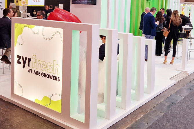 Imagen de un stand de Zyrfresh en la feria Fruit Attraction