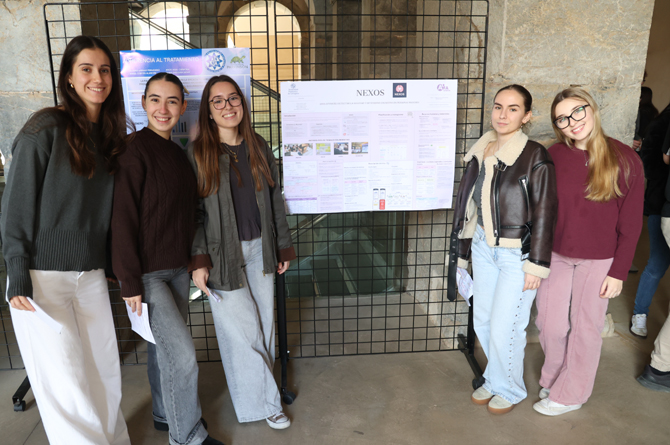 Carmen Carrasco, Luc&iacute;a Devesa, Melissa Castiglioni, Paula Guill&eacute;n y Elena Campuzano, creadoras de la aplicaci&oacute;n