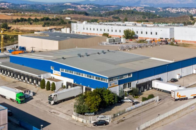 Nave propiedad de la socimi de Juan Conesa en Sant Esteve Sesrovires, Barcelona